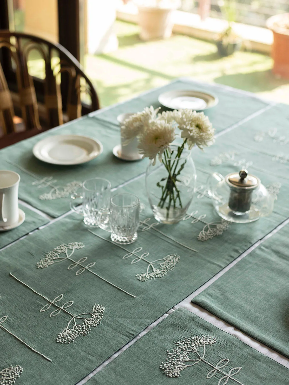 Daven Dining Set Of A Table Runner And 6 Table Mats Green