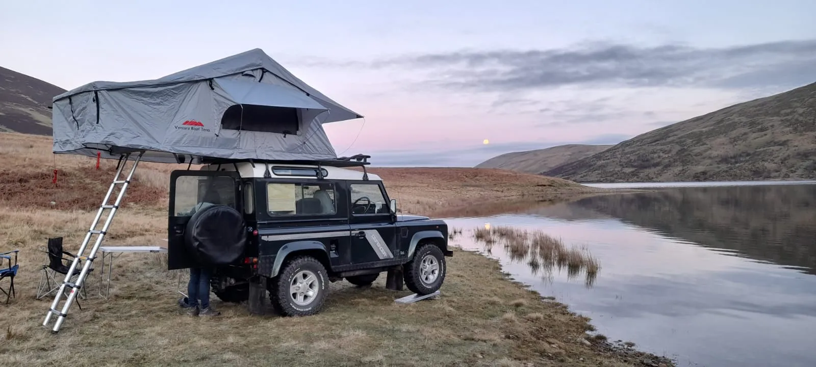 Extended Ventura Deluxe 1.4 Roof Top Tent   Side Awning (IN STOCK)