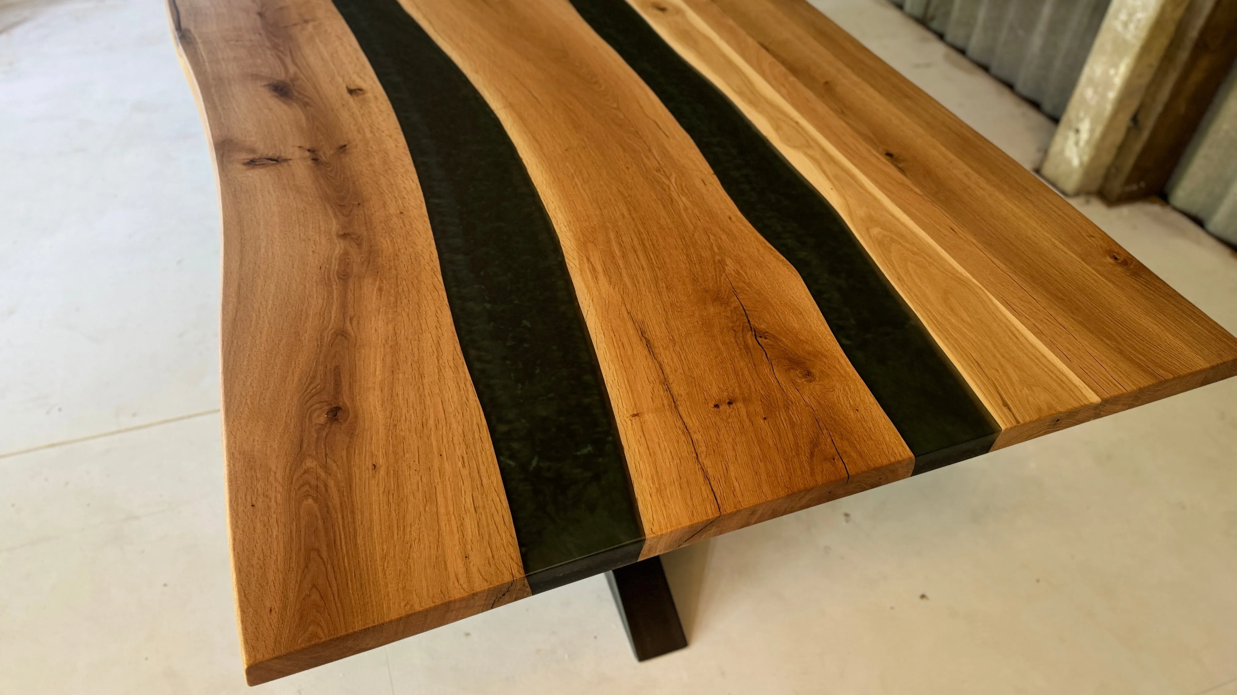 The Oak River Metal Spider 10 Seater Table